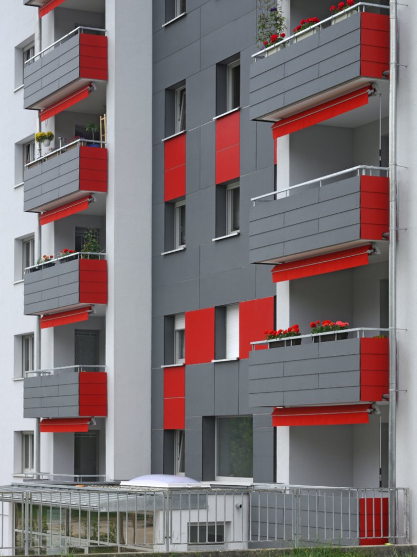 <p>Scala Farbtöne: Fassade: 45.06.06 Akzent: 27.24.30 Fassadentafel: Eternit N 282 Sockel: 48.06.15</p>