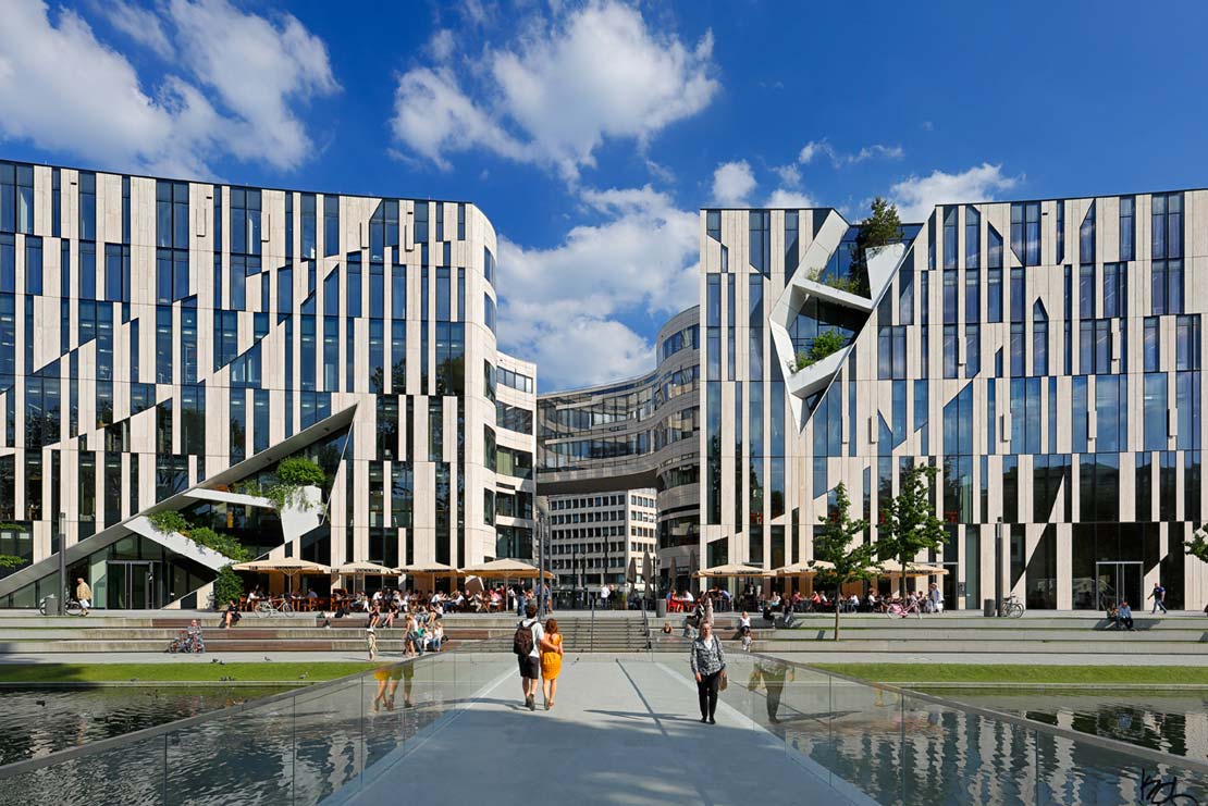 Tour 3: Vom Kö-Bogen zum MedienHafen, Düsseldorf, Bustransfer und Spaziergang