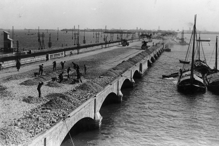 Brückenbau Mestre-Venedig, historische Aufnahme