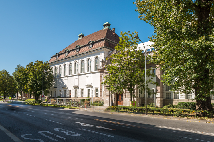 Straßenansicht Uni-Bibliothek Innsbruck