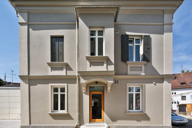 Rosenheim, Frontalansicht Altbau