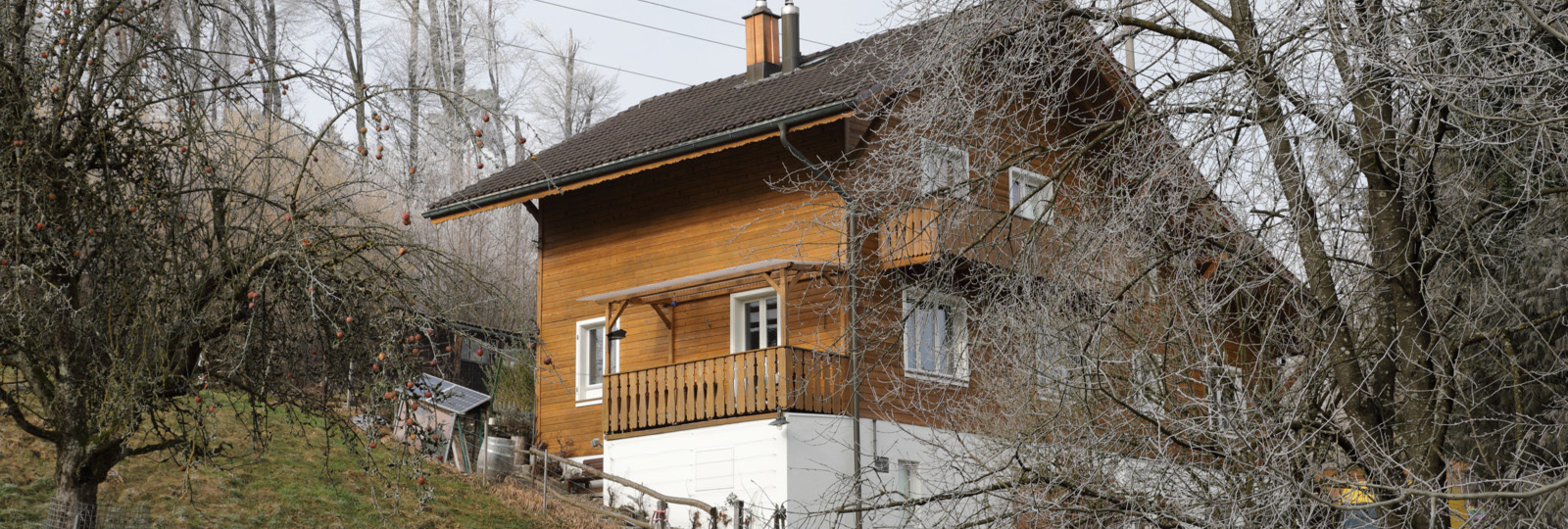 Sicher Holz beschichten unter wechselhaften Bedingungen