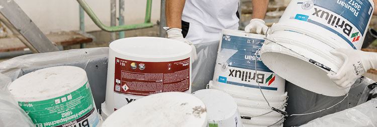 Leere Eimer unkompliziert und kostenlos recycelt