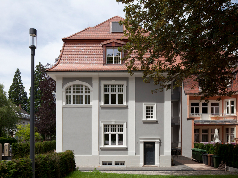 Villa Freiburg Rückfassade Garten