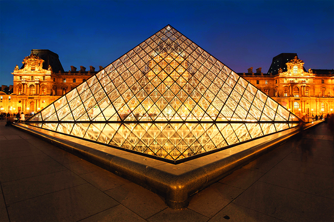Louvre Beleuchtung bei Nacht